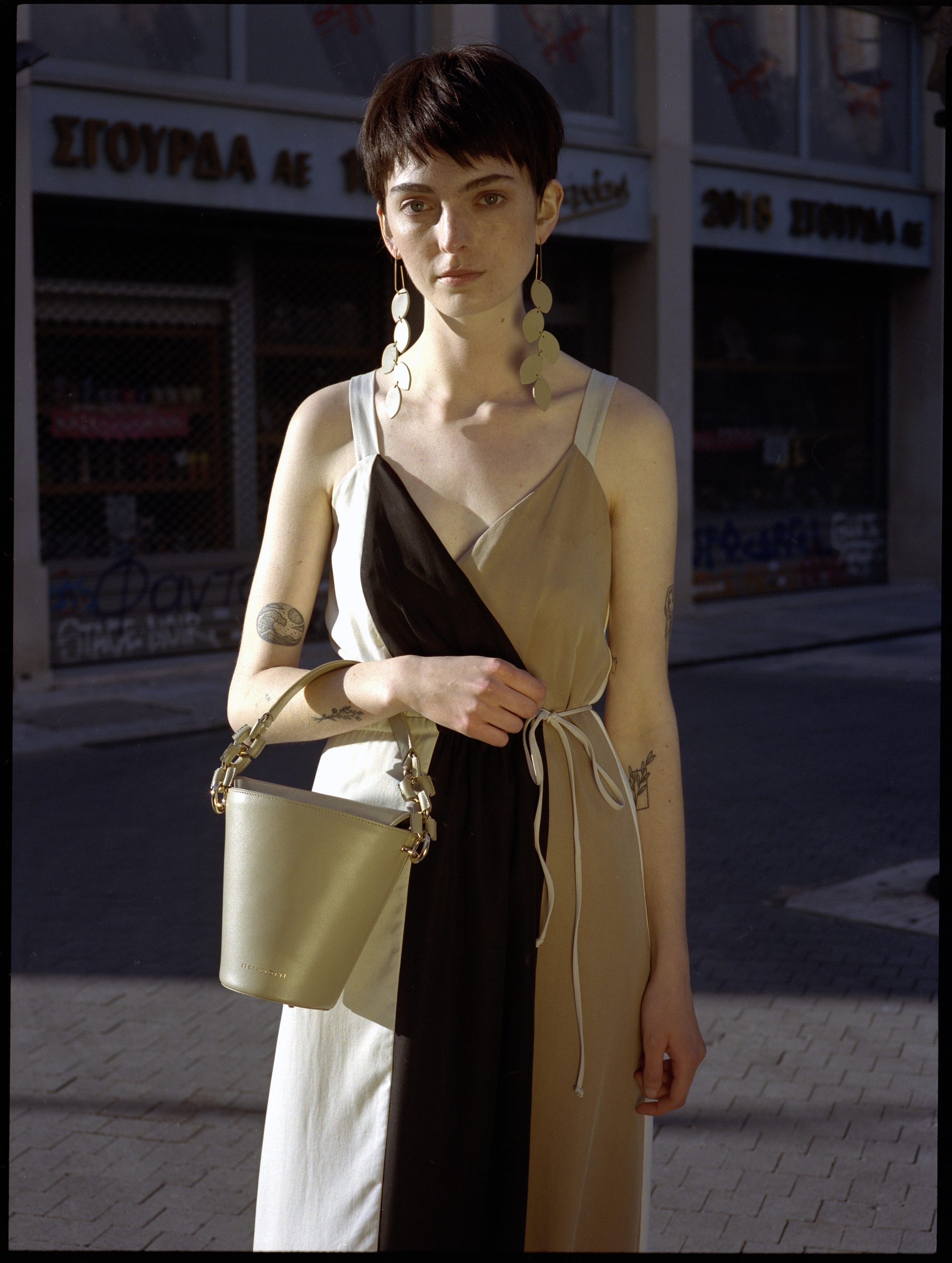 Berthelotti woman fashion tophandle Margot leather pale olive bucket bag