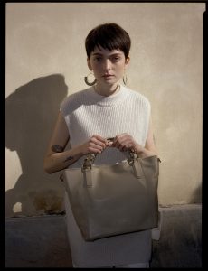 Berthelotti Pale olive Noreen tote bag woman style fashion leather